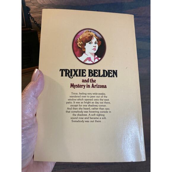 Vintage 70s Set of 5 Paperback Trixie Belden Mysteries #6, #7, #9, #14, and #25 - Picture 3 of 13